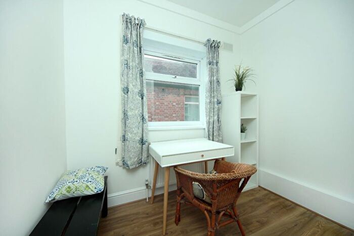3 Bedroom Flat To Rent In Shakespeare Road, W7