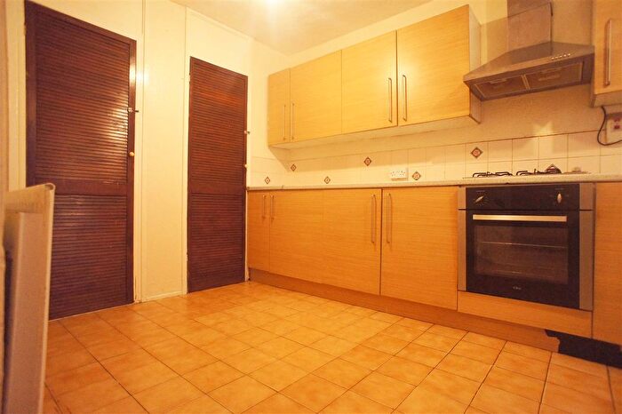 3 Bedroom Flat For Sale In Eastfield Road, Enfield, EN3