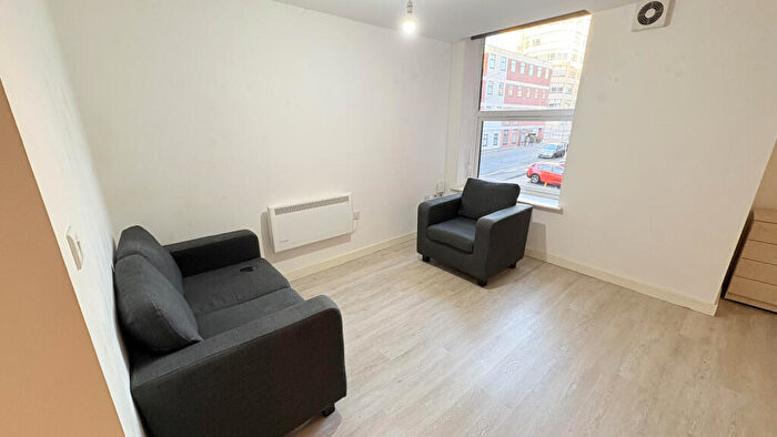 Terraced House To Rent In Cross Street, Preston, Lancashire, PR1