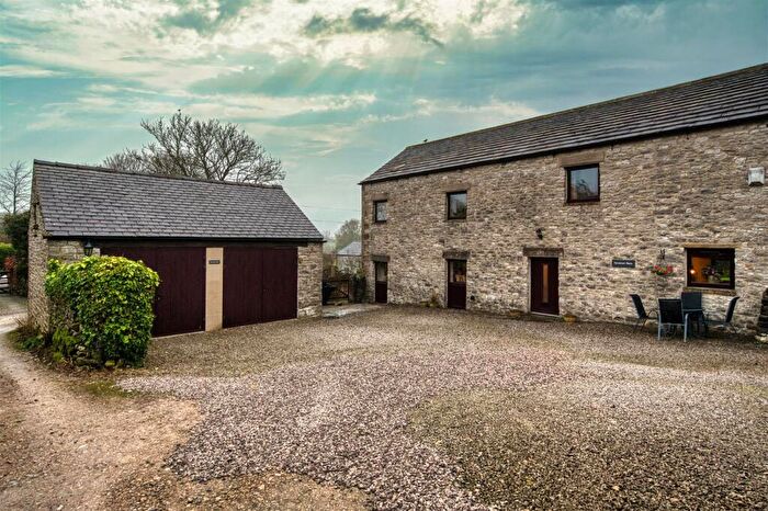 4 Bedroom Barn Conversion For Sale In Main Street, Taddington, SK17