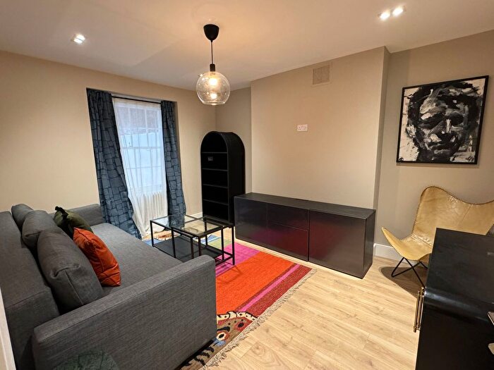 1 Bedroom Flat To Rent In Crowndale Road, Euston, Camden Town, Lse, Ucl, Regents Park, West End, London, NW1