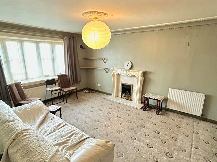 2 Bedroom Semi-Detached Bungalow For Sale In Drake Head Lane, Conisbrough, Doncaster, DN12