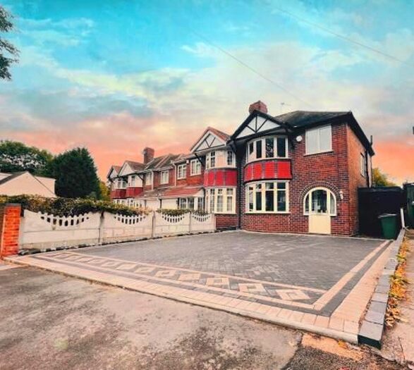 3 Bedroom Property To Rent In Kiniths Way, West Bromwich, B71