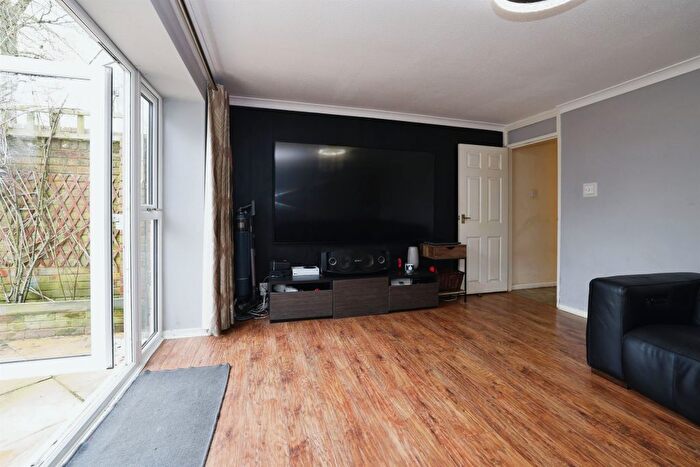 3 Bedroom End Of Terrace House For Sale In Camelot Close, Andover, SP10