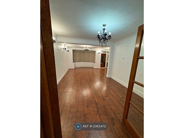 4 Bedroom Terraced House To Rent In Fairlop Road, Ilford, IG6