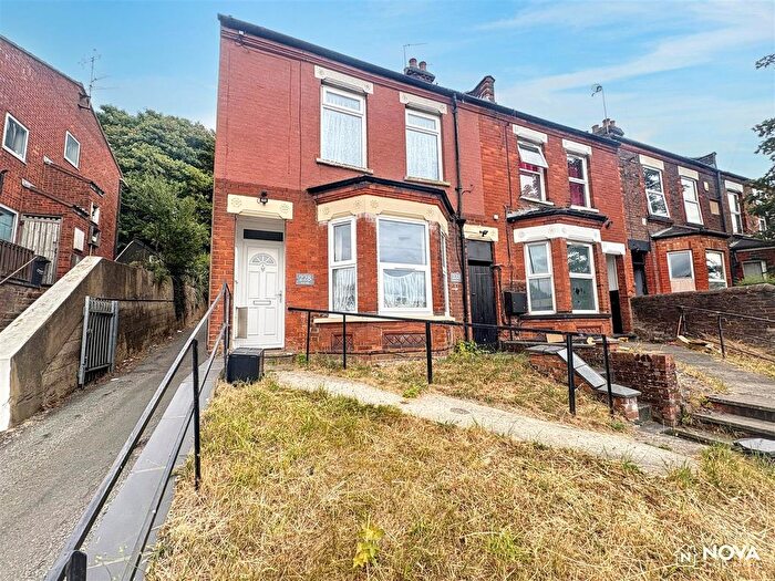 2 Bedroom Property For Sale In Hitchin Road, Luton, LU2