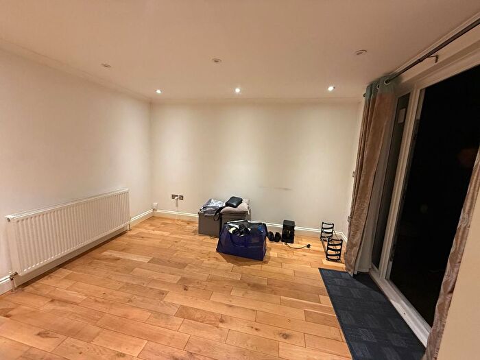 2 Bedroom Flat To Rent In Mill Lane, Chadwell Heath, RM6