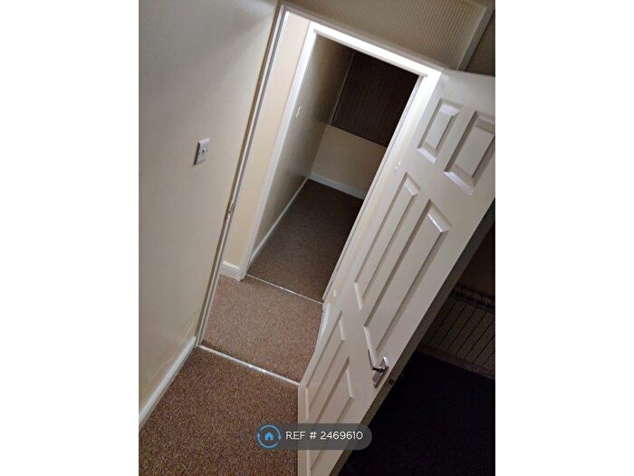 2 Bedroom Flat To Rent In Yarningale Road, Coventry, CV3