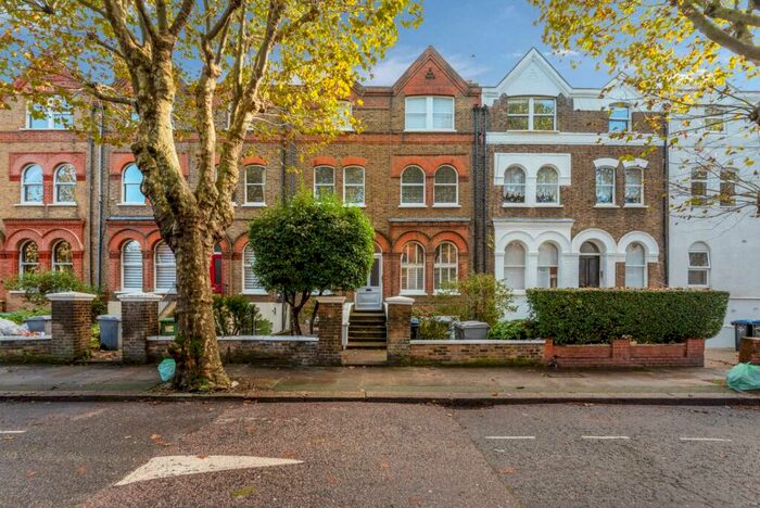 3 Bedroom Flat To Rent In Brondesbury Villas, Queen`s Park, NW6