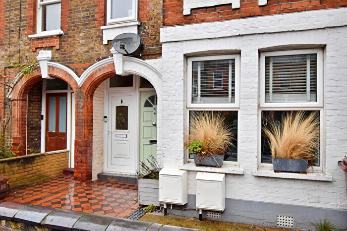 2 Bedroom Flat To Rent In Theydon Street, Walthamstow, London., E17