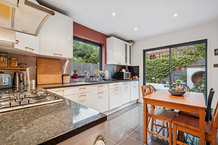 2 Bedroom Flat For Sale In Holmewood Road, South Lon, SW2