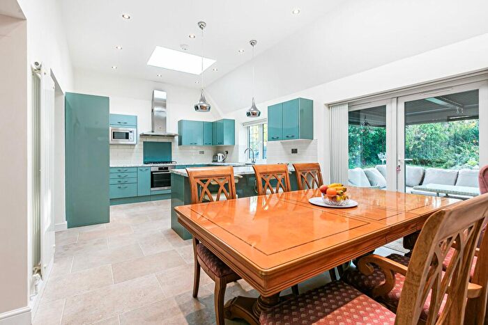 5 Bedroom Detached House For Sale In Billy Lows Lane, Potters Bar, EN6