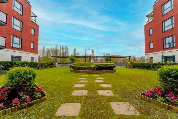 2 Bedroom Apartment To Rent In Kingston Riverside, KT1