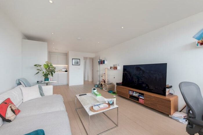 2 Bedroom Apartment To Rent In Packington Square, London, N1