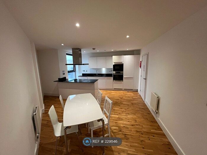 3 Bedroom Flat To Rent In Leven Road, London, E14