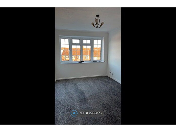 1 Bedroom Flat To Rent In Wells Road, Rochester, ME2