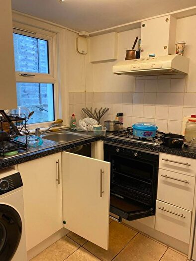 3 Bedroom Flat To Rent In Mattock Lane, West Ealing, W13