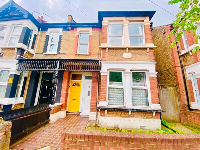 3 Bedroom Flat To Rent In Burges Road, London, E6