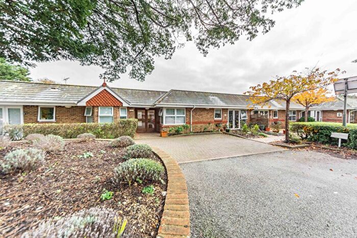 1 Bedroom Apartment For Sale In Fontwell Avenue, Eastergate, PO20