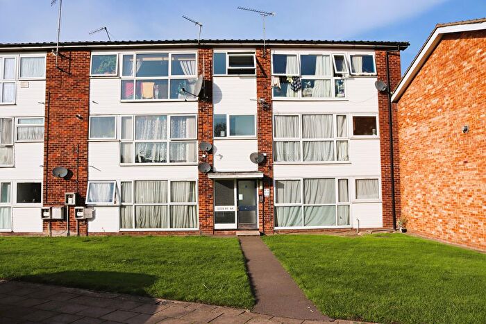 2 Bedroom Flat To Rent In St. Peters Close, Ilford, IG2