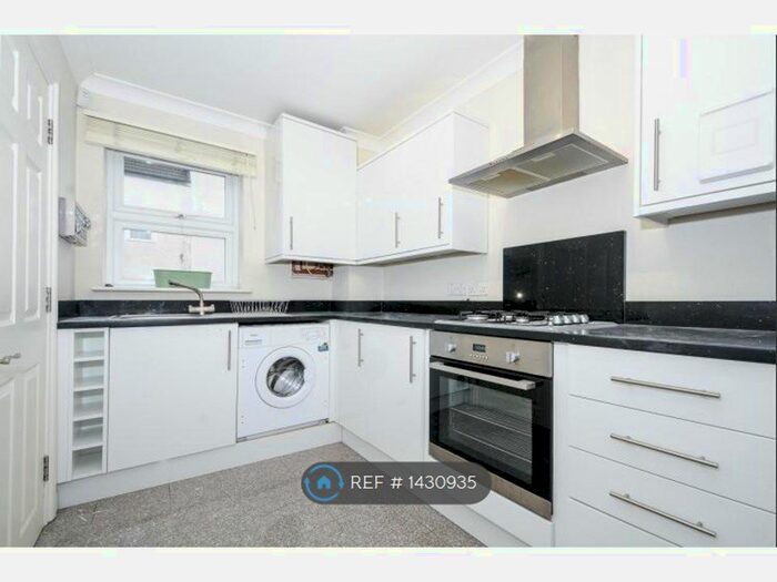 3 Bedroom Maisonette To Rent In Wellmeadow Road, London, SE6