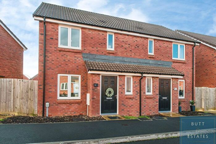 3 Bedroom Semi-Detached House For Sale In Orchard Way, Exeter, EX5