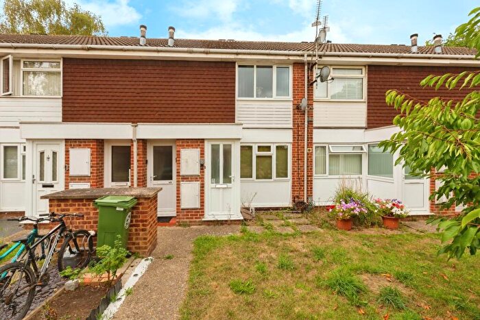 1 Bedroom Maisonette For Sale In Rowland Way, Aylesbury, HP19