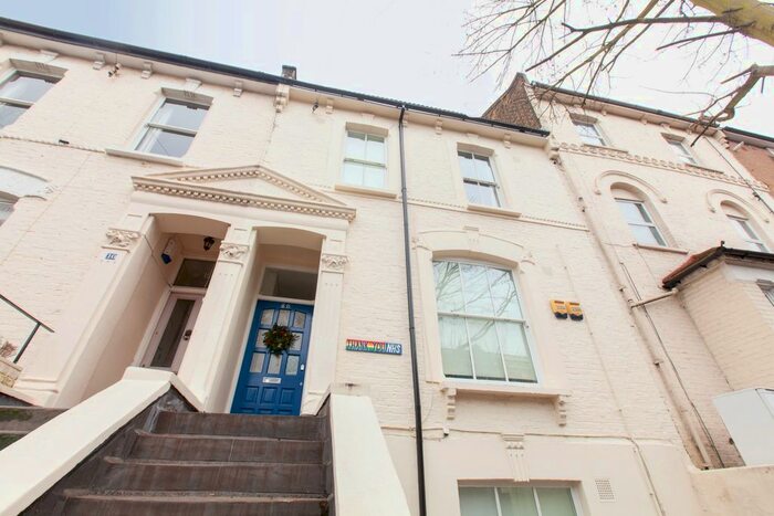 3 Bedroom Flat To Rent In Cecilia Road, London, E8