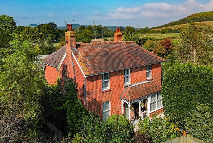 4 Bedroom Detached House For Sale In Newington Road, Peene, CT18