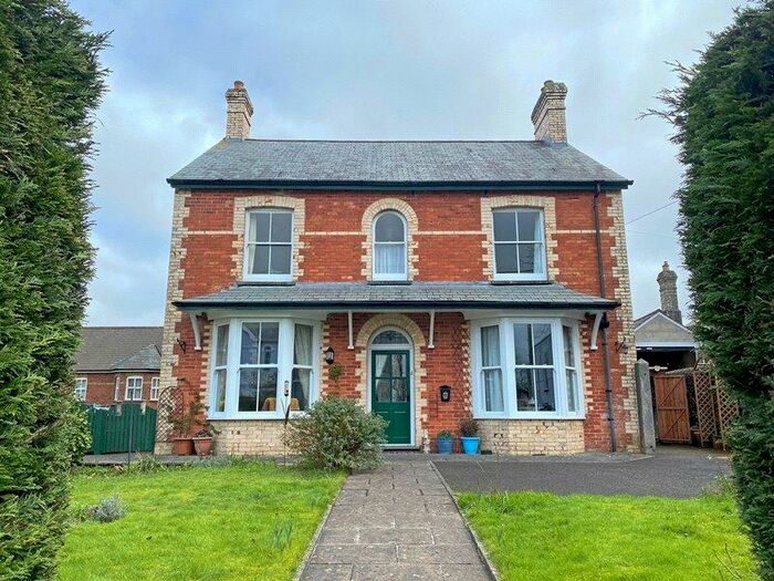 2 Bedroom Flat To Rent In Holsworthy, Devon, EX22