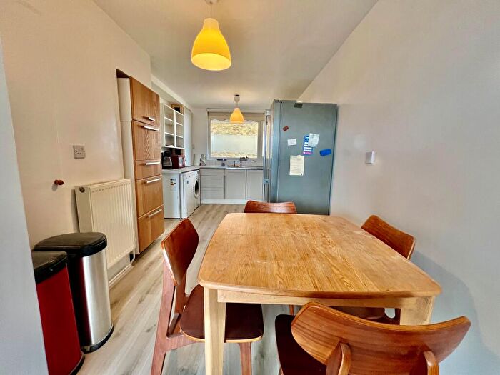 3 Bedroom Maisonette To Rent In St Stephens Road, Bow, E3