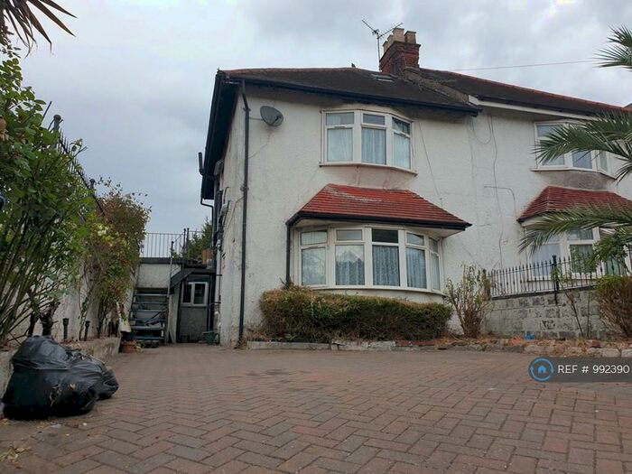 2 Bedroom Semi-Detached House To Rent In Hay Lane, London, NW9
