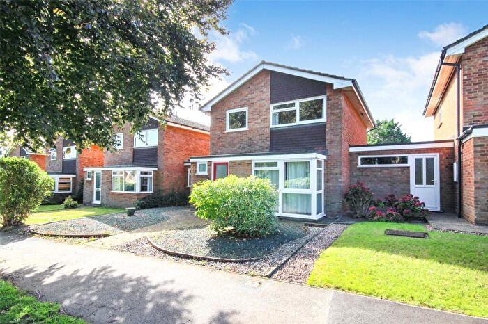 3 Bedroom Link Detached House For Sale In Bluebell Close, Flitwick, Bedfordshire, MK45