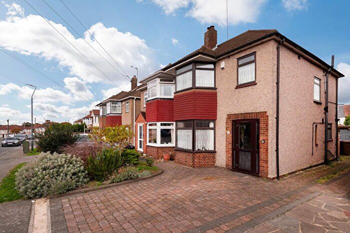 3 Bedroom Semi-Detached House For Sale In Plaxtol Road, Erith, DA8