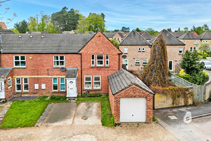 3 Bedroom End Of Terrace House For Sale In Wards Stone Park, Forest Park, Bracknell, RG12