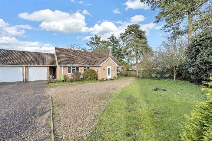 3 Bedroom Detached Bungalow For Sale In Saffrons Close, Woolpit, Bury St. Edmunds, IP30