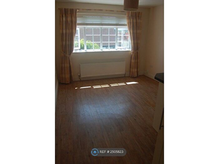 2 Bedroom Flat To Rent In Princess Avenue, Bognor Regis, PO21