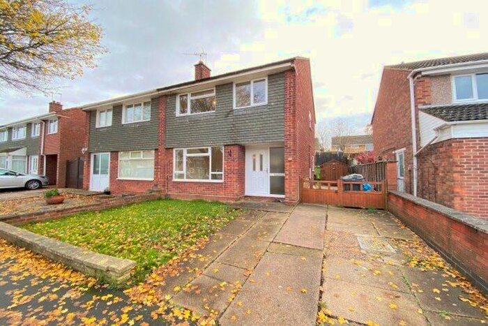 3 Bedroom Semi-Detached House To Rent In Kenilworth Avenue, Loughborough, LE11
