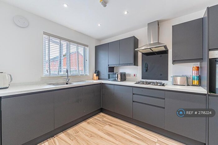 3 Bedroom Semi Detached House To Rent In Broomfield Gate, Glasgow, G21