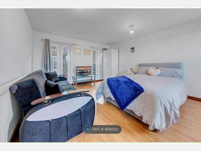 1 Bedroom Flat To Rent In Uxbridge Road, London, W12