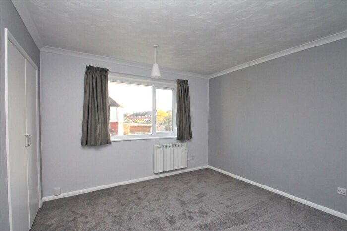 1 Bedroom Flat To Rent In Myrtle Road, Lancing, BN15