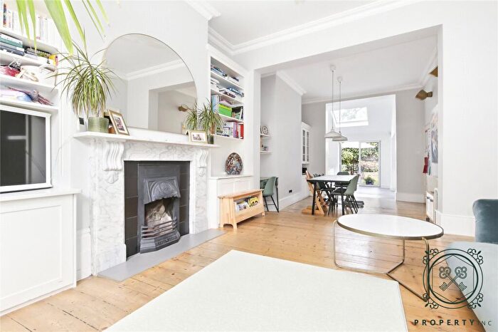 4 Bedroom Semi-Detached House For Sale In Wilberforce Road, Finsbury Park, N4