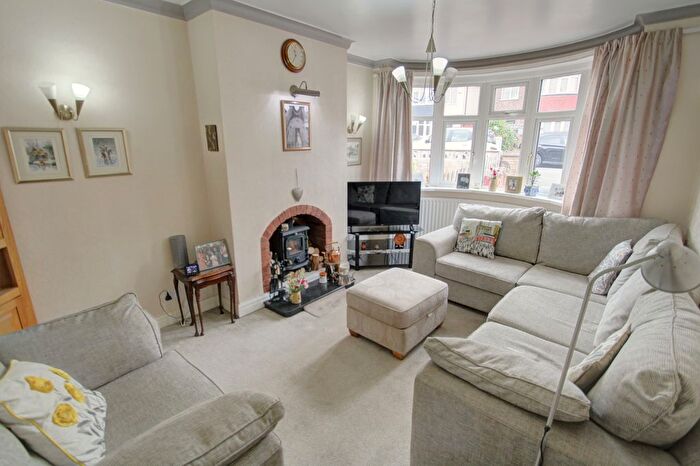 3 Bedroom Semi-detached House For Sale In Wrexham Avenue, Walsall, WS2