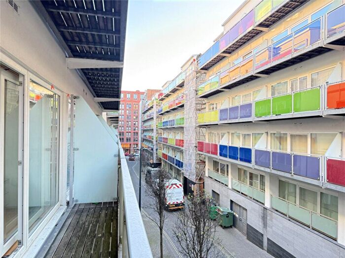 2 Bedroom Apartment To Rent In Concord Street, Leeds, Uk, LS2