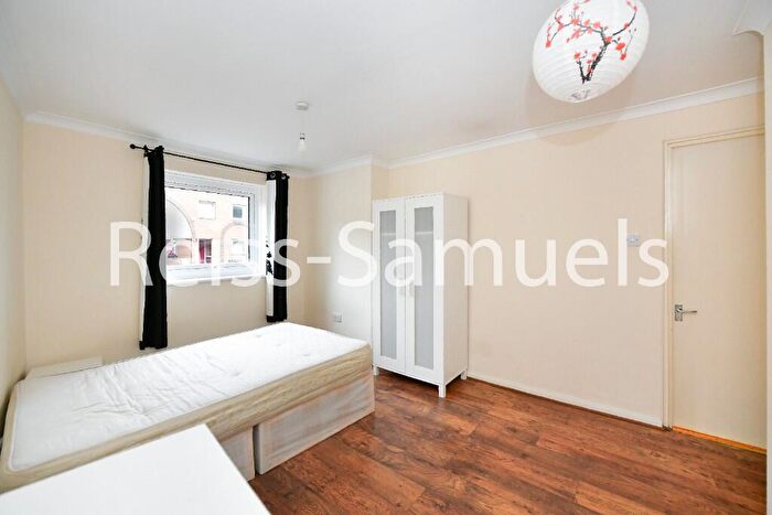 5 Bedroom Town House To Rent In Cyclops Mews, Canary Wharf, London, E14