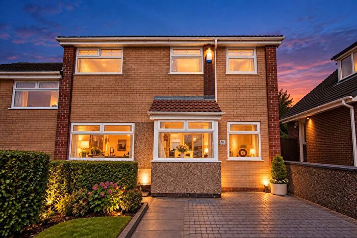 4 Bedroom Semi-Detached House For Sale In Saffron Drive, Oldham, OL4