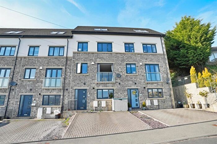 4 Bedroom Town House For Sale In Sunnybank Road, Greetland, Halifax, HX4