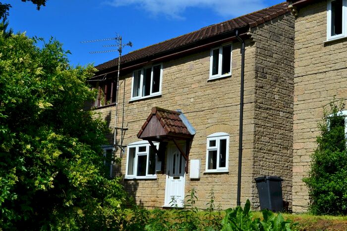 2 Bedroom Flat To Rent In Cavalier Way, Wincanton, BA9