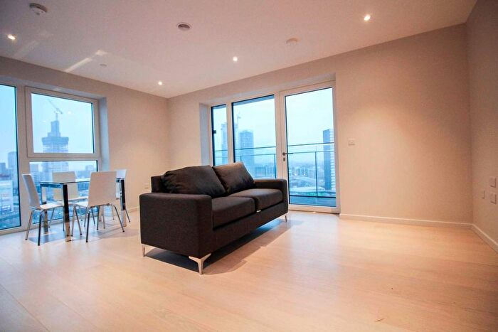 2 Bedroom Flat To Rent In Westfield Avenue, Stratford, London, E20