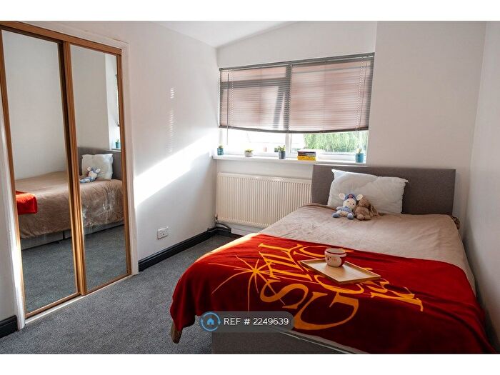 3 Bedroom Flat To Rent In Ham Court, London, NW9